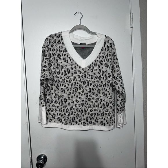 Vince Camuto Sweaters - Vince Camuto Animal Print V Neck Long Sleeve Sweater Size S